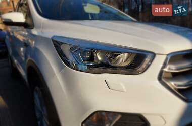 Внедорожник / Кроссовер Ford Kuga 2019 в 