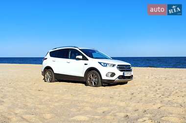 Внедорожник / Кроссовер Ford Kuga 2019 в 