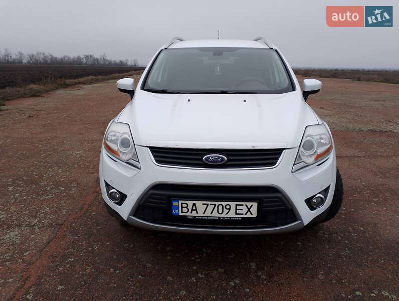 Внедорожник / Кроссовер Ford Kuga 2012 в Новоукраинке