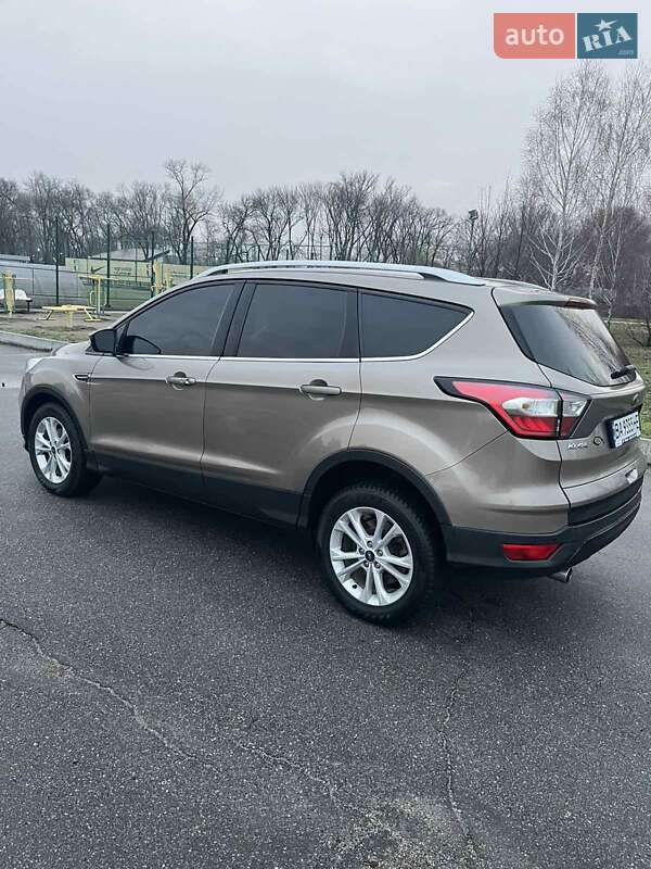 Позашляховик / Кросовер Ford Kuga 2019 в Олександрії