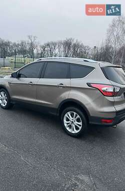 Внедорожник / Кроссовер Ford Kuga 2019 в 