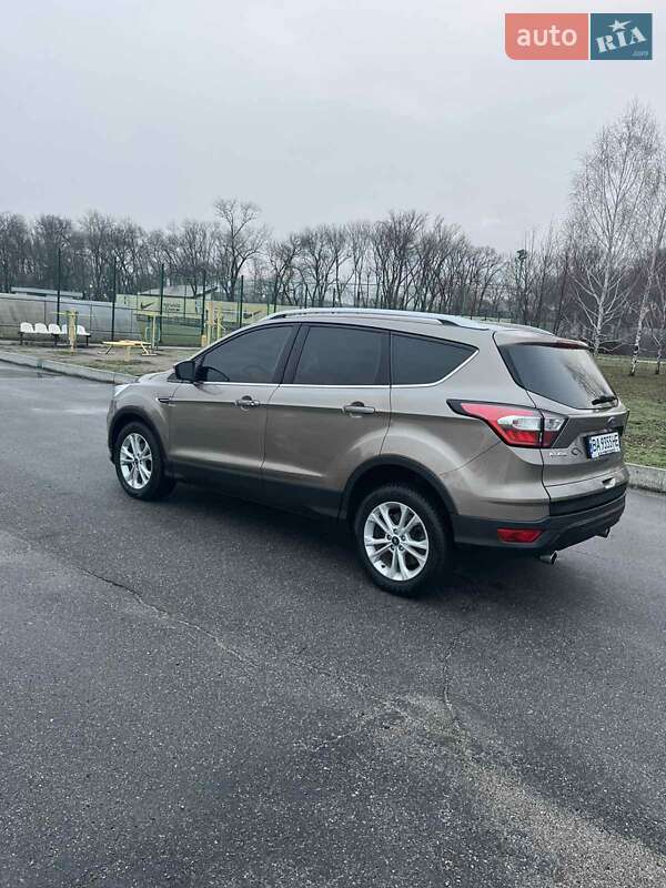 Позашляховик / Кросовер Ford Kuga 2019 в Олександрії