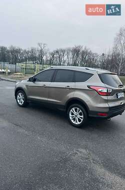 Внедорожник / Кроссовер Ford Kuga 2019 в 