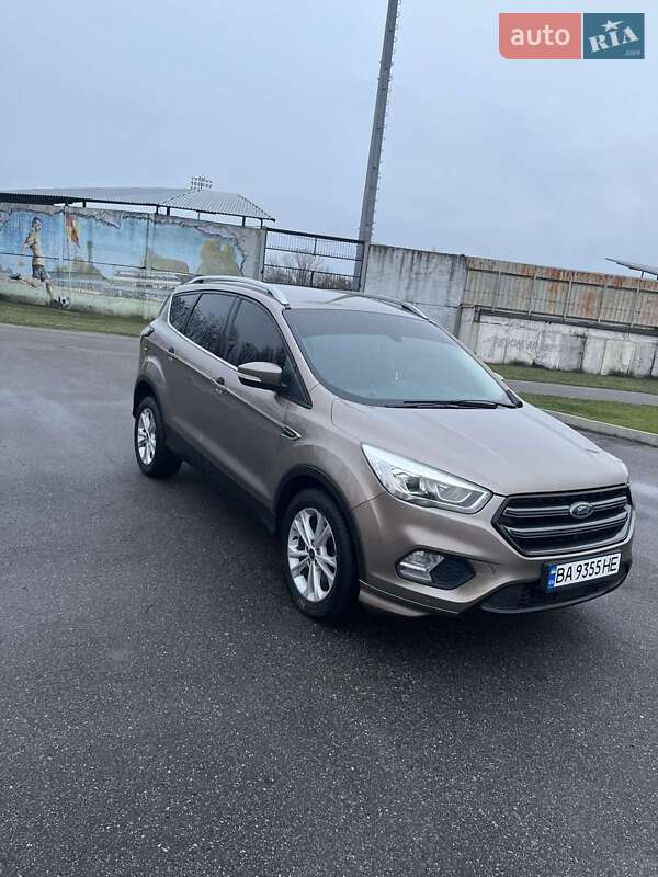 Позашляховик / Кросовер Ford Kuga 2019 в Олександрії