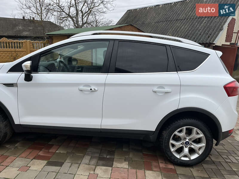Позашляховик / Кросовер Ford Kuga 2011 в Томашполі