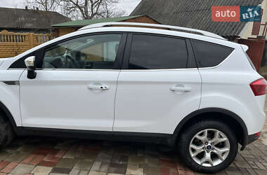 Позашляховик / Кросовер Ford Kuga 2011 в 