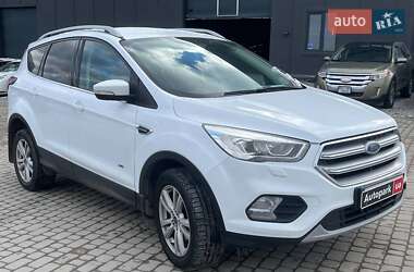 Внедорожник / Кроссовер Ford Kuga 2017 в Львове