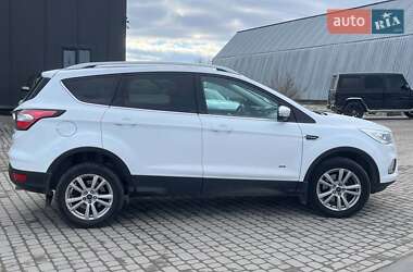 Внедорожник / Кроссовер Ford Kuga 2017 в Львове