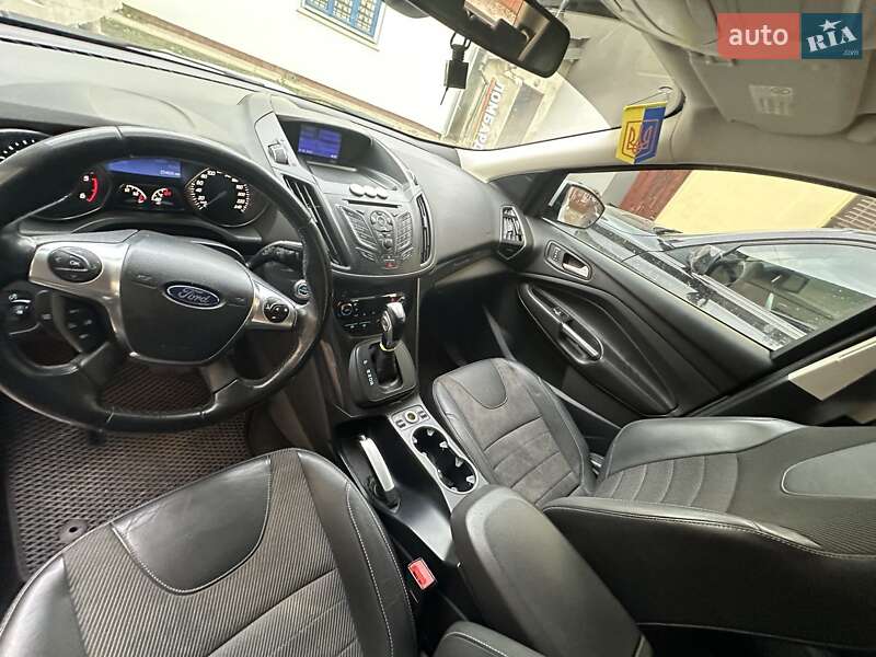 Внедорожник / Кроссовер Ford Kuga 2013 в 