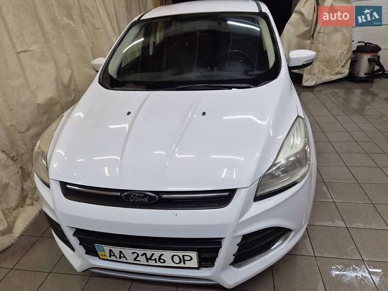 Позашляховик / Кросовер Ford Kuga 2014 в Києві