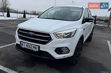 Внедорожник / Кроссовер Ford Kuga 2017 в Боярке