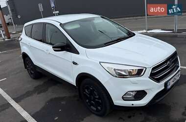 Внедорожник / Кроссовер Ford Kuga 2017 в Боярке