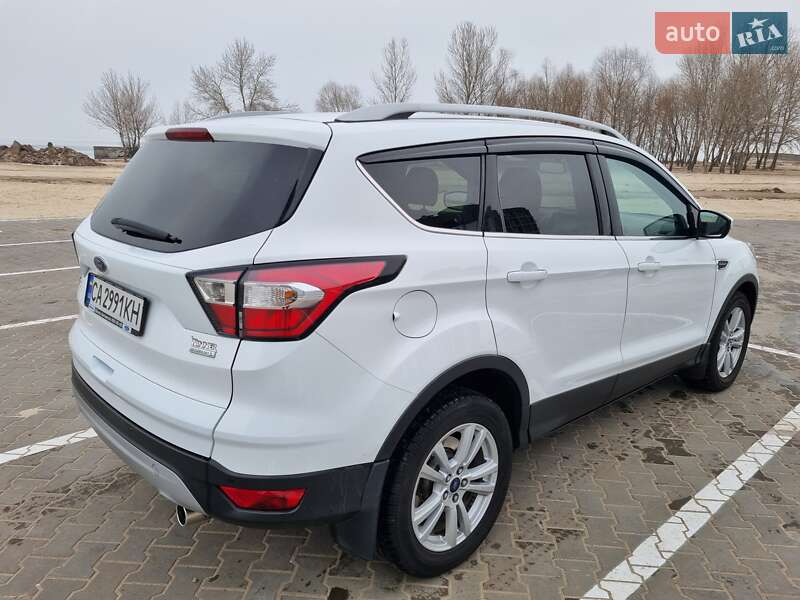 Внедорожник / Кроссовер Ford Kuga 2016 в Черкассах