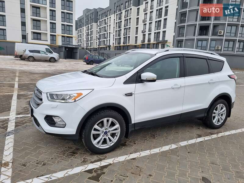 Внедорожник / Кроссовер Ford Kuga 2016 в Черкассах