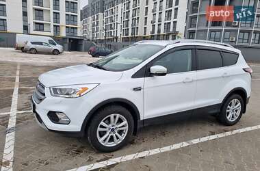 Внедорожник / Кроссовер Ford Kuga 2016 в 