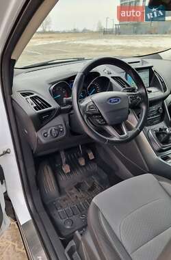 Внедорожник / Кроссовер Ford Kuga 2016 в 