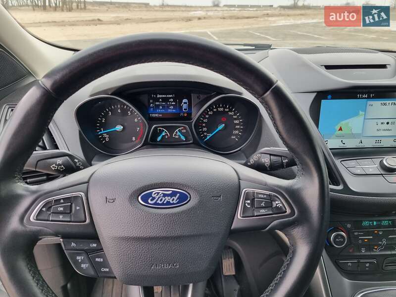 Внедорожник / Кроссовер Ford Kuga 2016 в Черкассах