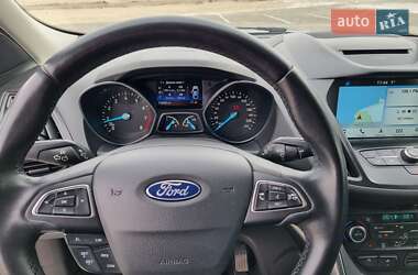 Внедорожник / Кроссовер Ford Kuga 2016 в 