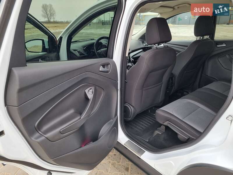 Внедорожник / Кроссовер Ford Kuga 2016 в Черкассах