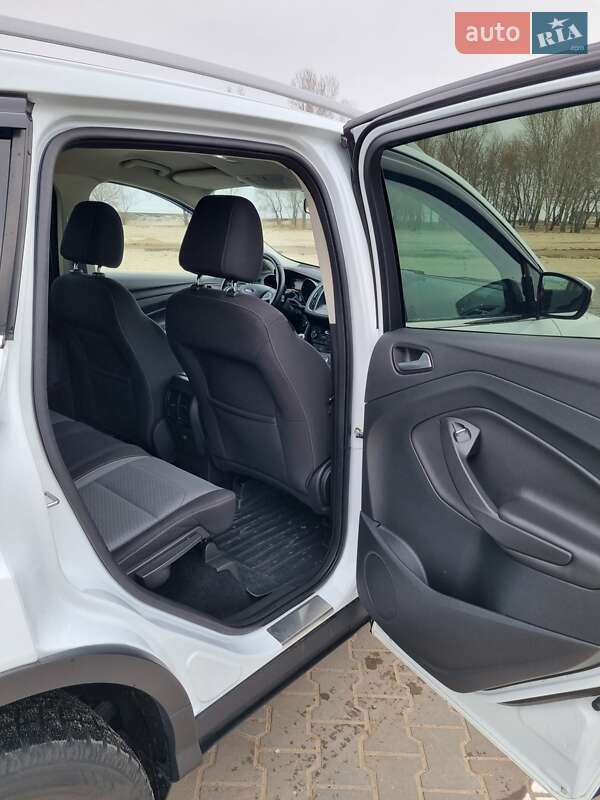 Внедорожник / Кроссовер Ford Kuga 2016 в Черкассах