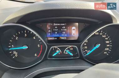 Внедорожник / Кроссовер Ford Kuga 2016 в 