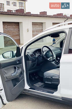 Внедорожник / Кроссовер Ford Kuga 2012 в 
