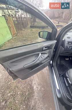 Внедорожник / Кроссовер Ford Kuga 2012 в 