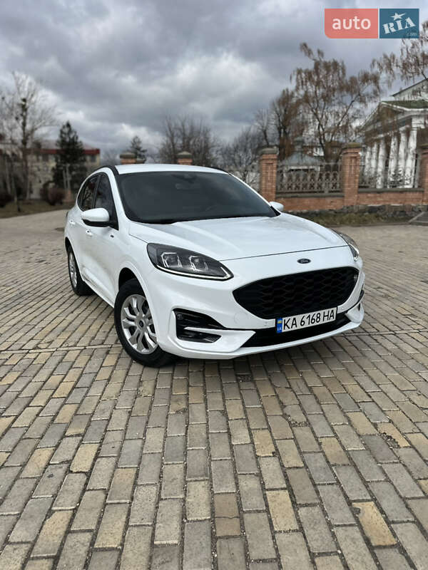 Позашляховик / Кросовер Ford Kuga 2022 в 