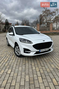 Позашляховик / Кросовер Ford Kuga 2022 в 