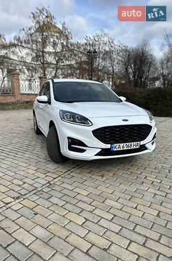 Позашляховик / Кросовер Ford Kuga 2022 в 