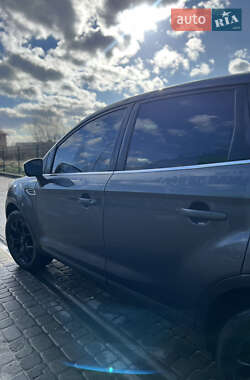 Позашляховик / Кросовер Ford Kuga 2009 в 