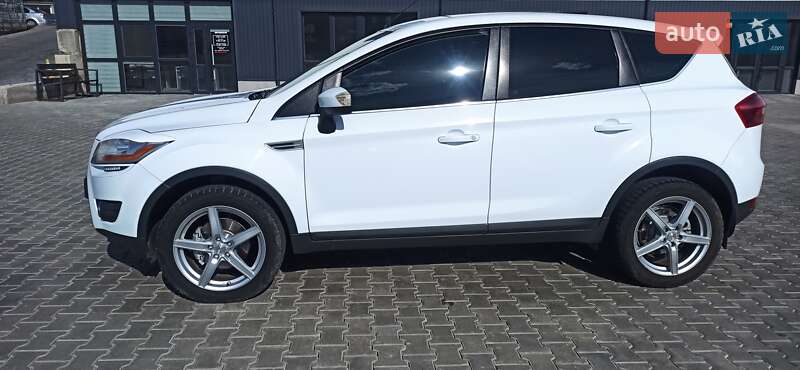 Внедорожник / Кроссовер Ford Kuga 2010 в Могилев-Подольске
