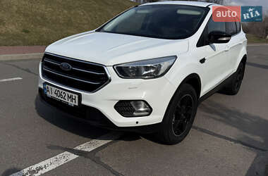 Внедорожник / Кроссовер Ford Kuga 2017 в 