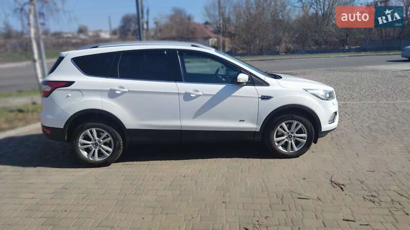 Внедорожник / Кроссовер Ford Kuga 2017 в Смеле