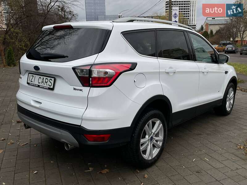 Внедорожник / Кроссовер Ford Kuga 2017 в Львове