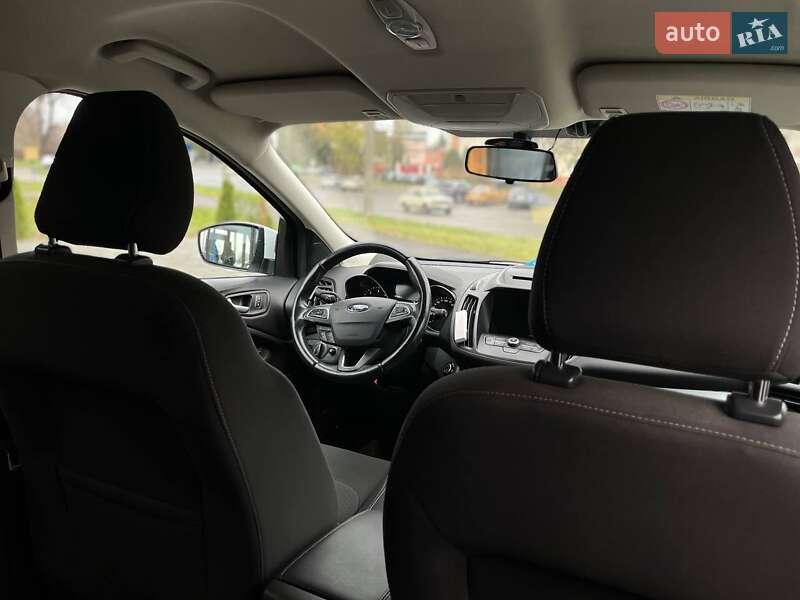 Внедорожник / Кроссовер Ford Kuga 2017 в Львове