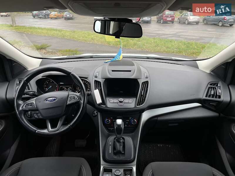 Внедорожник / Кроссовер Ford Kuga 2017 в Львове