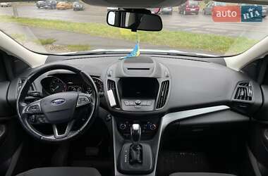 Внедорожник / Кроссовер Ford Kuga 2017 в 