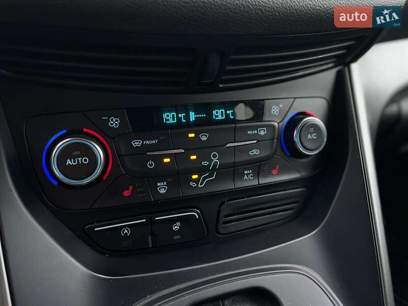 Внедорожник / Кроссовер Ford Kuga 2017 в Львове