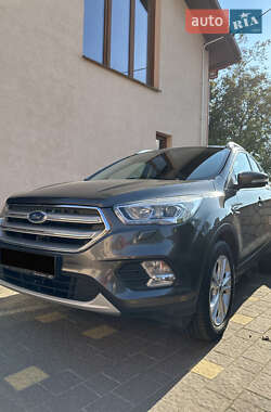 Внедорожник / Кроссовер Ford Kuga 2019 в 