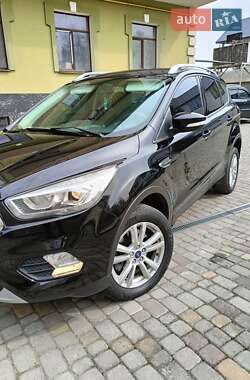 Внедорожник / Кроссовер Ford Kuga 2019 в 