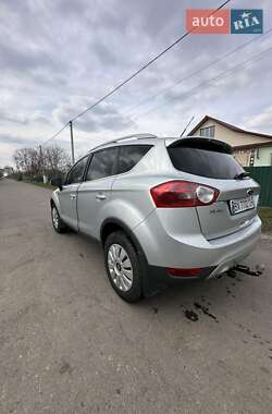 Внедорожник / Кроссовер Ford Kuga 2011 в 