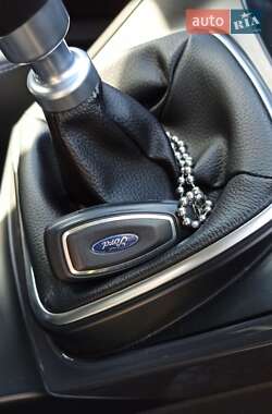 Внедорожник / Кроссовер Ford Kuga 2013 в 