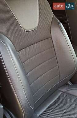 Внедорожник / Кроссовер Ford Kuga 2013 в 