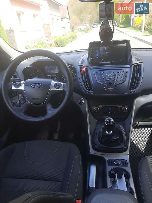 Внедорожник / Кроссовер Ford Kuga 2013 в Хусте