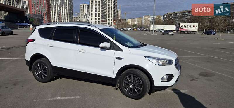 Внедорожник / Кроссовер Ford Kuga 2018 в Киеве