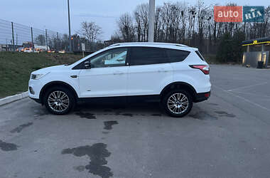 Внедорожник / Кроссовер Ford Kuga 2017 в 