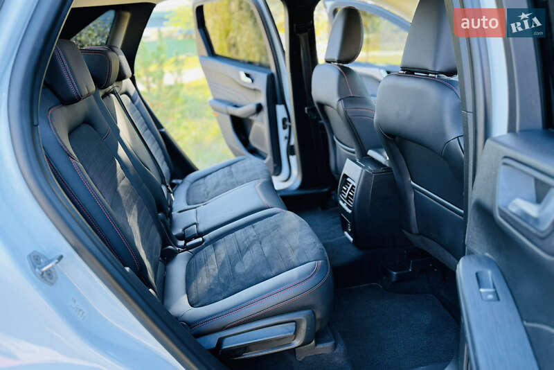 Позашляховик / Кросовер Ford Kuga 2021 в Ромнах