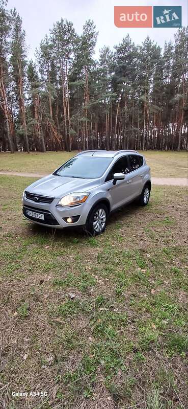 Позашляховик / Кросовер Ford Kuga 2010 в 