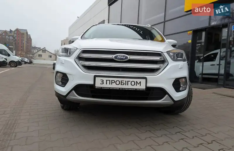 Позашляховик / Кросовер Ford Kuga 2019 в 
